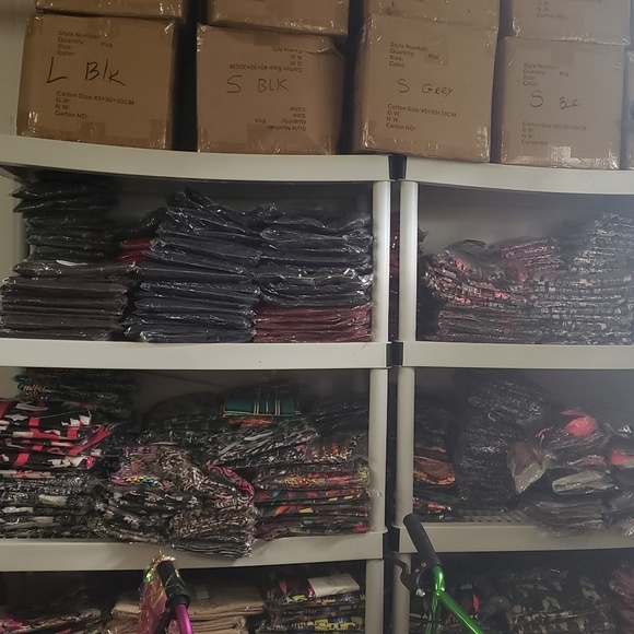 4 pcs. MYSTERY BOX active-wear brand new items - Picture 7 of 8